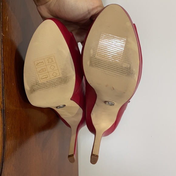 HOT! bebe Talin lace-back red peep-toe pumps sz 8 - Picture 8 of 9